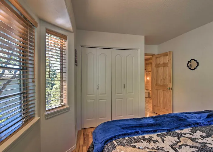 With On-site Trails, 3 Mi To Dtwn! Holiday home Flagstaff