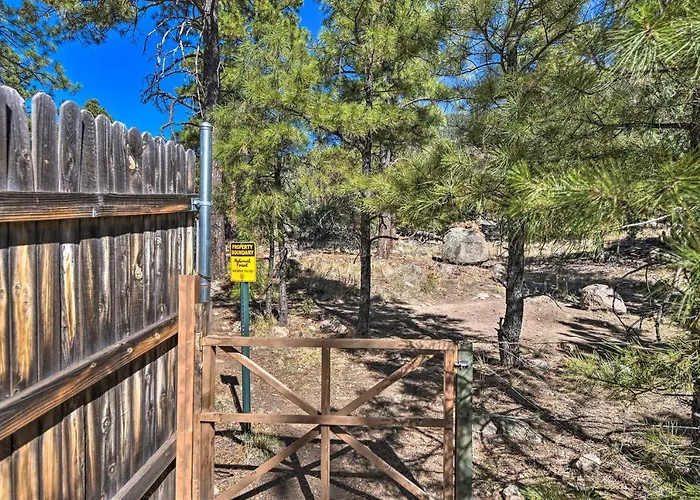 With On-site Trails, 3 Mi To Dtwn! Holiday home