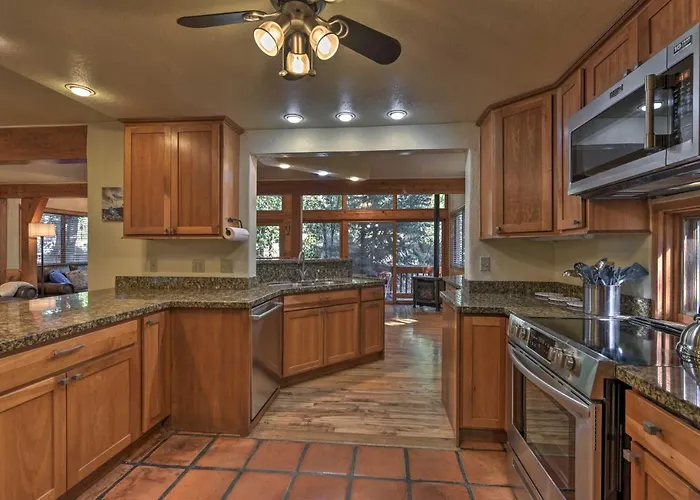 With On-site Trails, 3 Mi To Dtwn! Holiday home Flagstaff