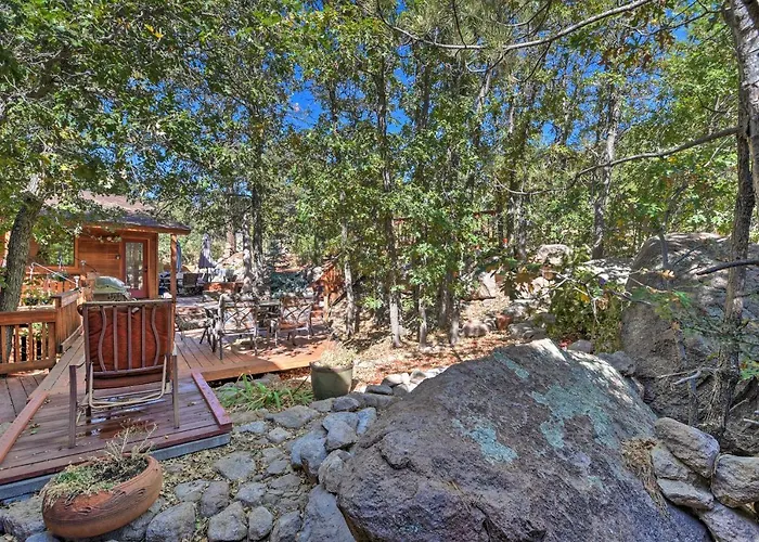 With On-site Trails, 3 Mi To Dtwn! Holiday home *